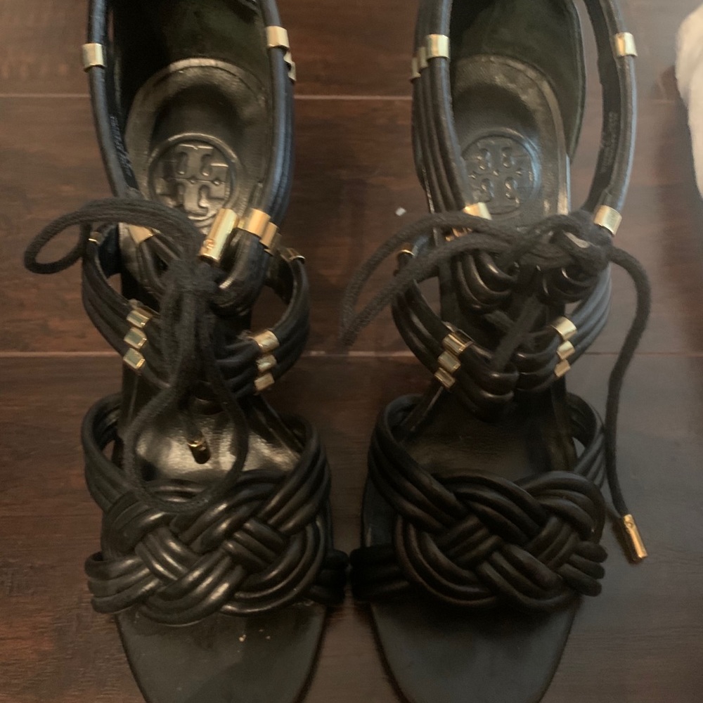 Authentic Tory Burch heels size 6